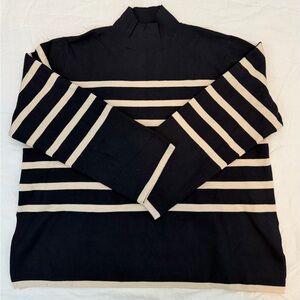 H&M Women's Navy and Cream Striped Turtleneck Sweater